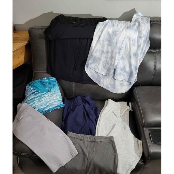 Women's Bundle deal - Sz Small (5-7)  Capri Sweat Pant Skirt Shorts Shirt Dress - Picture 1 of 6